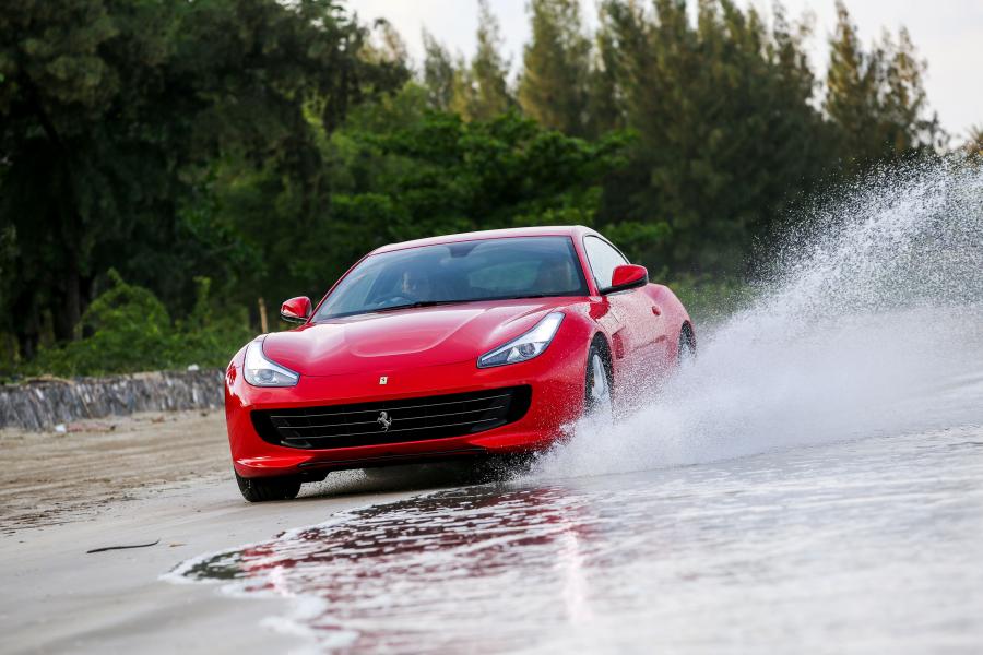  Ferrari GTC4Lusso T 2017 года  (TH) (фото 4 из 4)
